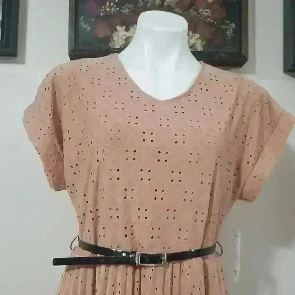 Elizabeth & Nicole Pleated Dress - Picture 3 of 9